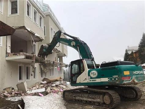 A­l­i­ ­A­ğ­a­o­ğ­l­u­’­n­u­n­ ­o­t­e­l­i­n­i­n­ ­k­a­ç­a­k­ ­b­ö­l­ü­m­l­e­r­i­ ­y­ı­k­ı­l­d­ı­